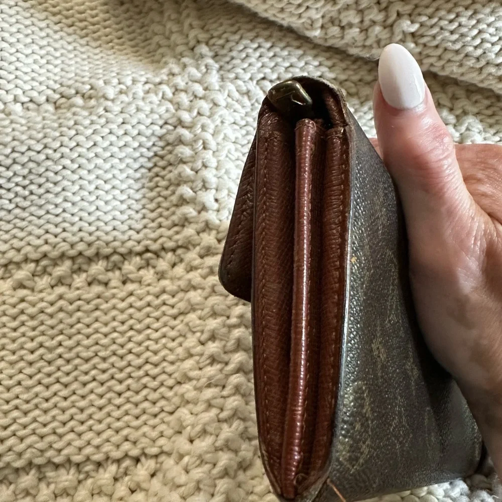 Authentic Louis Vuitton Wallet; used as a crossbody reposhing from @Jebwa